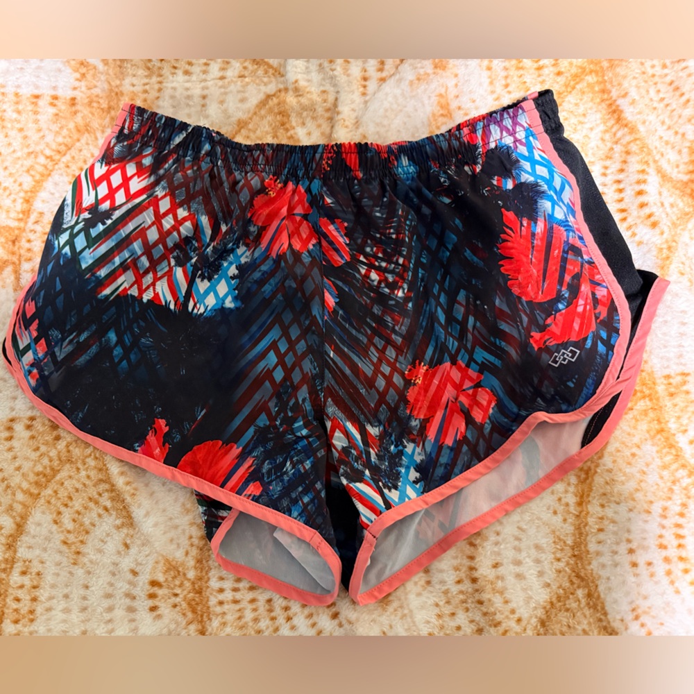 Women’s Athletic Floral Print Running Shorts in Black & Coral Size - L